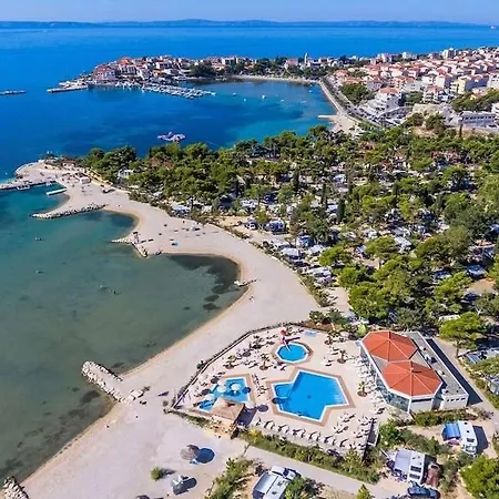 Modern Small House With A Terrace Σπίτι διακοπών *