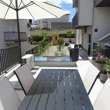 Dom wakacyjny Modernes Kleines Haus Mit Terrasse