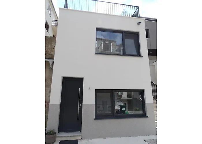 Dom wakacyjny Modern Small House With A Terrace *
