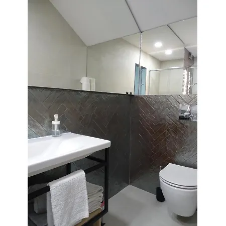 Modern Small House With A Terrace Hébergement de vacances *